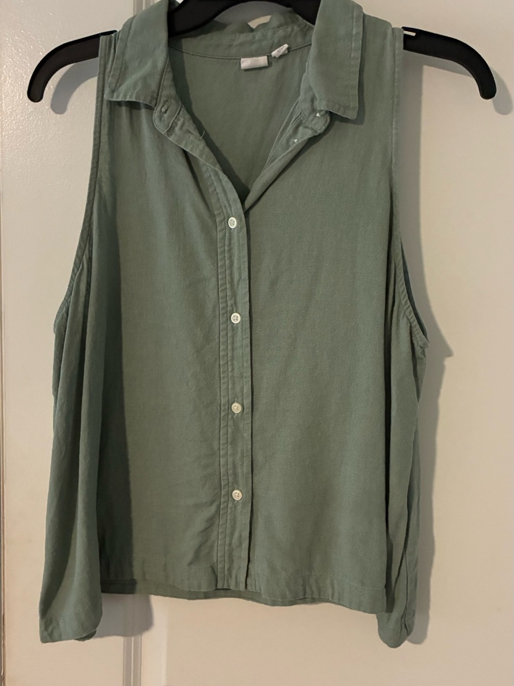GAP Sleeveless Button-Down Top - Sage Green